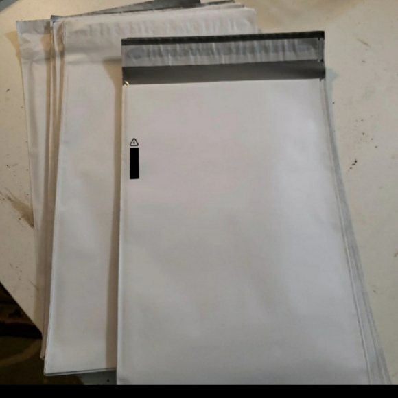 Other - *New* 100 Pk self adhesive Poly Mailers
